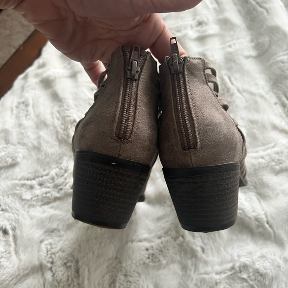 Ankle suede booties with heel - Picture 2 of 4